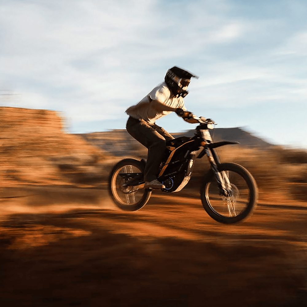 Elektryczny motocykl terenowy Off-Road Electric Dirt Bike z silnikiem 5000W i baterią 72V.